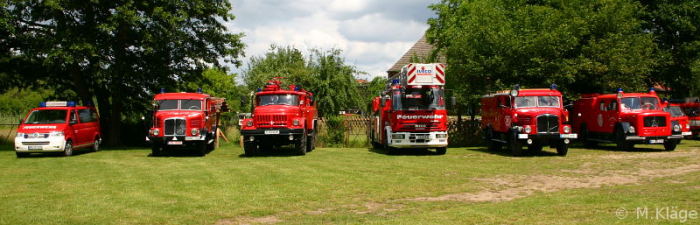 Bild: Historische und moderne Technik der Feuerwehr