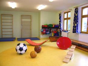 Sportraum und Außenanlage (Foto: Kita Löwenzahn )